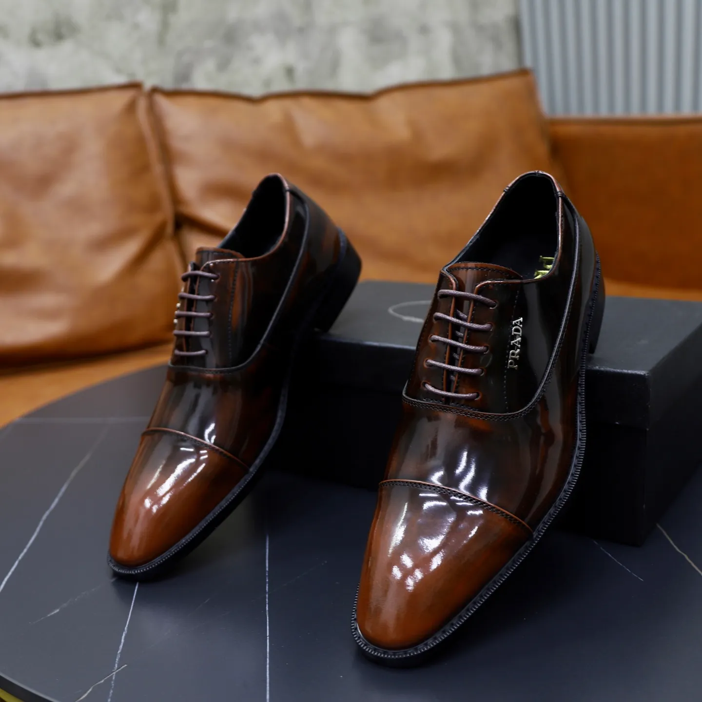 Ex-factory price: 540💰🙅‍♂️🙅‍♂️🙅‍♂️ Brand: PRADA Standard code: Men's code 38-44 (45 can be customized) Grade: Same style as the official website Original order quality Material: Original cowhide surface Comfortable cowhide lining Original outsole Style category: Men's fashionable casual leather shoes Distinguished big-name luxury elements Top luxury Color: actual picture color